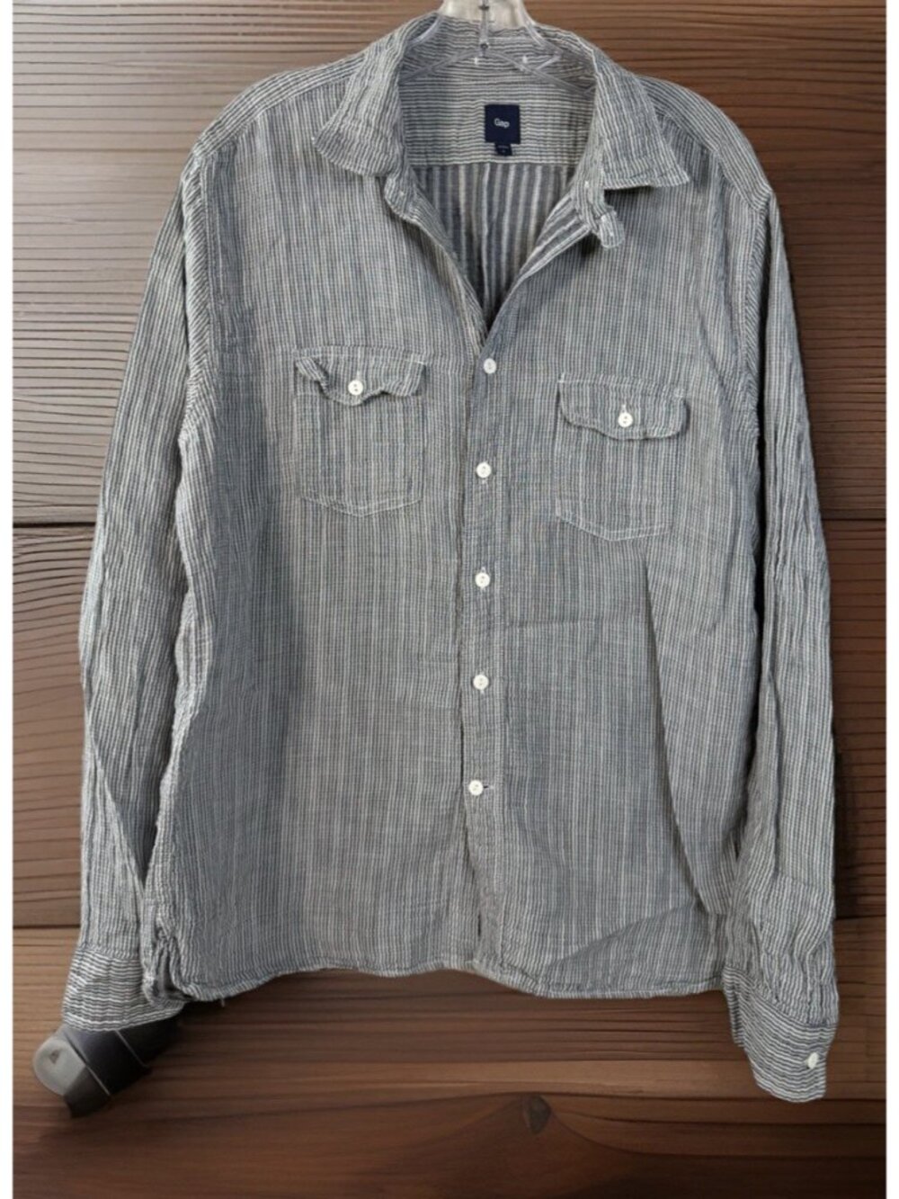 GAP Large Gray/White Seersucker Gauze Long Sleeved Button Shirt 100% Cotton EUC